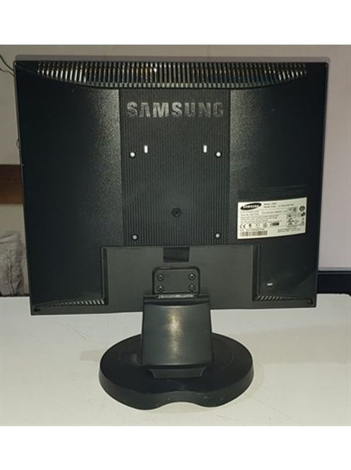 Samsung SyncMaster 720N / 17inch / 1280 x 1024 / B /  használt monitor